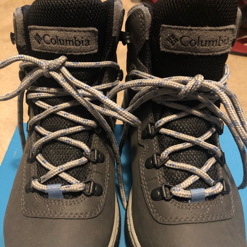 COPY - Womens Columbia Hiking Boots 7 - Newton Ri…